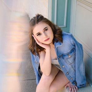 Meet your Posher, Maura